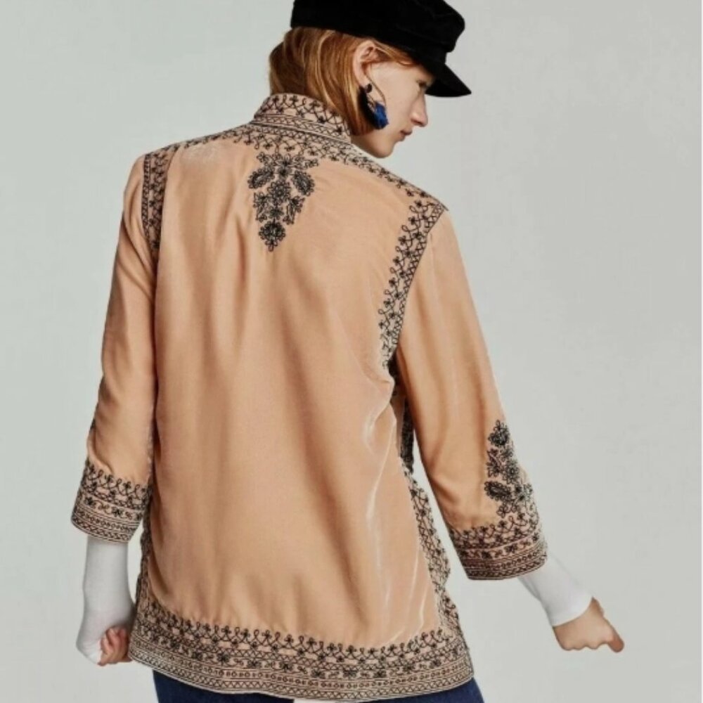 ZARA Embroidered Velvet Kimono in Vanilla with Embroidery in Blue Size M - Picture 2 of 11